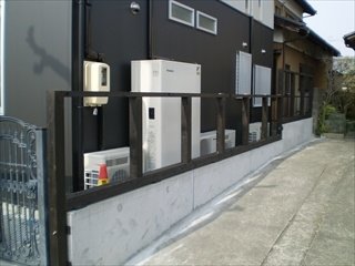 塀2の塀の枠を施工P3310030