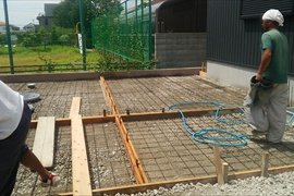 駐車場・コンクリートを打つ前の状態です。