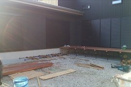 デッキ材を並べた状態です。