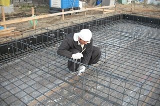基礎／思い出に施主様と一緒に鉄筋工事。