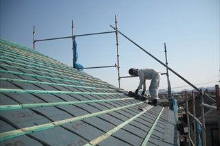 ／大屋根は瓦です。