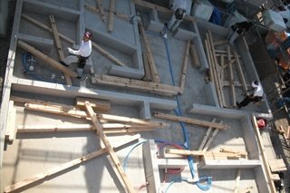 基礎／ヒノキの土台伏せ。