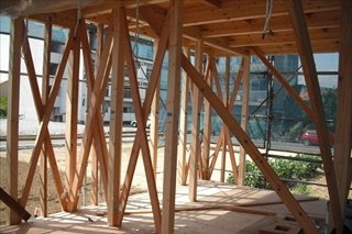 耐力壁のＷの筋交いが一杯あります。