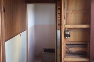 【施工中】施工中の脱衣所です。壁を外しています。
