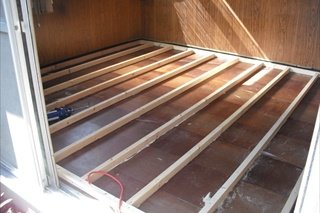 【施工中】段差を調整するために、高さ調整の下処理をしています。