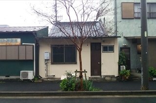 【完成】壁を洗浄した上で、サビ止めを塗って、仕上げ塗装をしました。