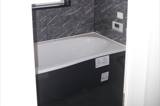 浴室／大理石調に統一されたホテルのお風呂をイメージしています。