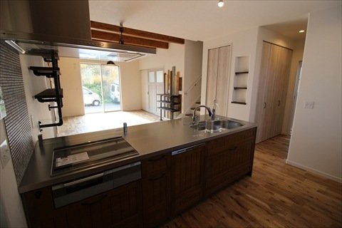 LDK全体/キッチンから部屋全体が見えます。