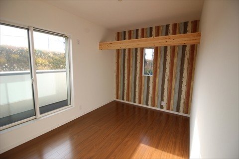 子供部屋2/子供部屋1とほぼ同じ仕様ですが、床板はカフェブラウン。