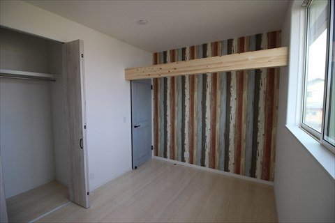 子供部屋3/子供部屋1とほぼ同じ仕様ですが、出入り口のドアはブルーペイントです。