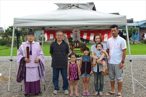 地鎮祭/家族みんなさんそろっての地鎮祭。これから楽しみですね。