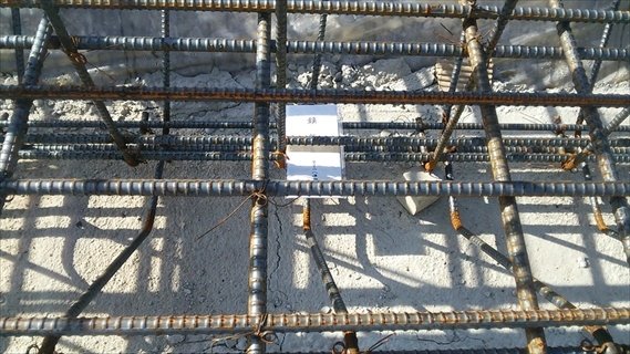 鉄筋工事/地鎮祭の時のお守りを家の中心の基礎の中に埋めてあります。