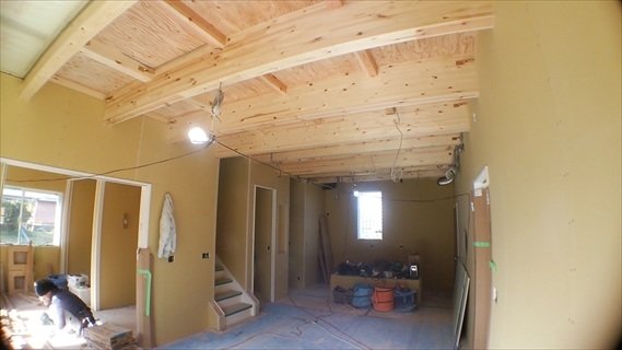 床・壁ができあがりました。これから天井を作ります。