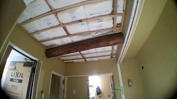 古材の丸太を設置しました。とても存在感があります。